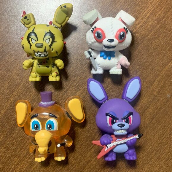 ​FNAF Funko Mystery Mini, Backpack Hanger Clip, Pint Size Hero Lot - Picture 4 of 6